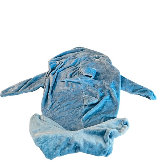 Shark-Themed Plush Pajama Blanket in Blue and White Size Medium NWT - Picture 5 of 10